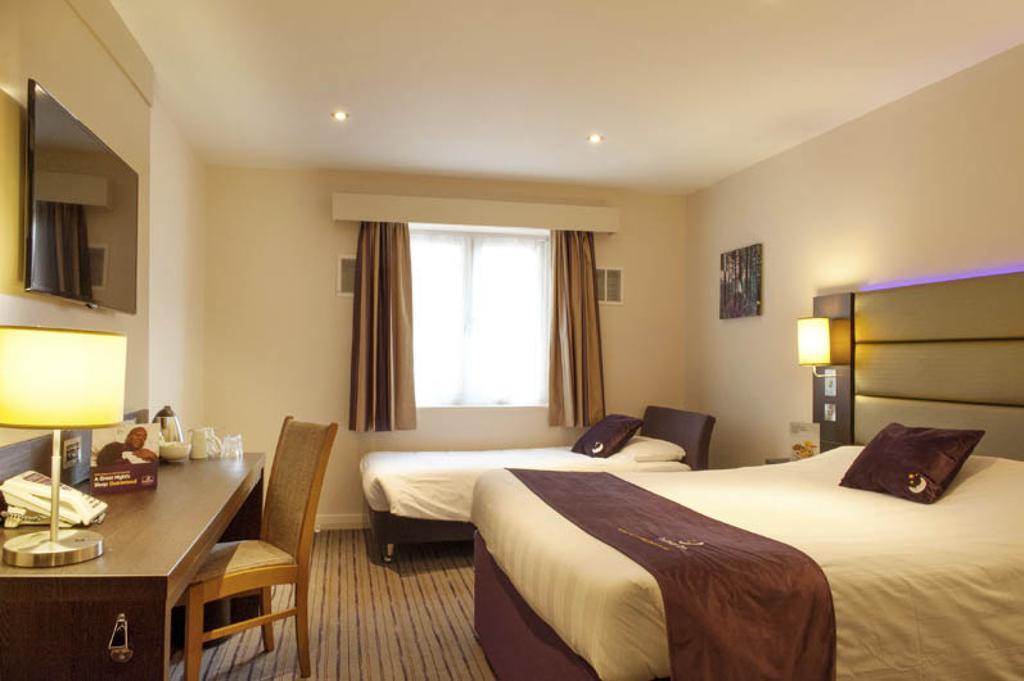 Premier Inn Merthyr Tydfil Exterior foto